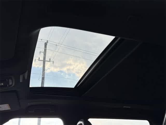 Thumbnail: 2026 INFINITI QX80 - 30