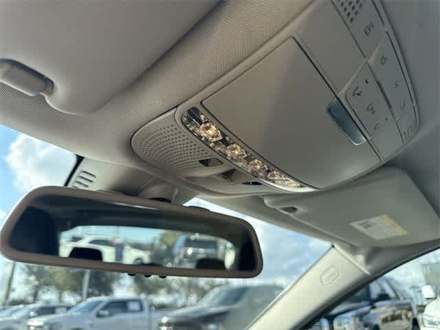 Thumbnail: 2015 Mercedes-Benz C-Class - 26