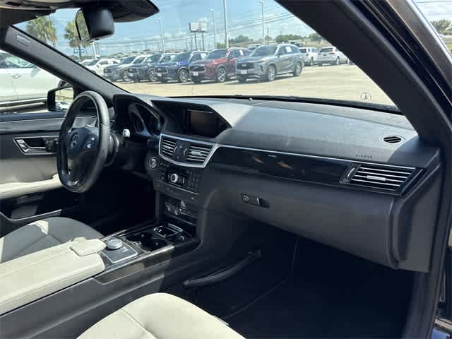 Thumbnail: 2010 Mercedes-Benz E-Class - 18