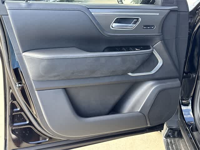 Thumbnail: 2026 INFINITI QX80 - 8