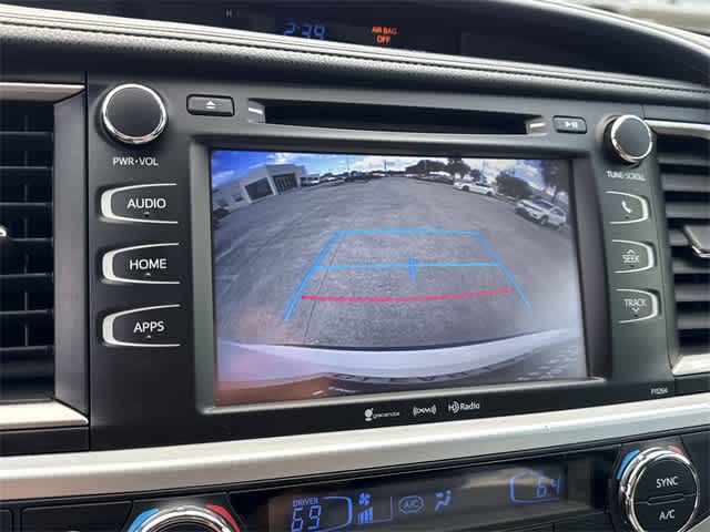 Thumbnail: 2016 Toyota Highlander - 24