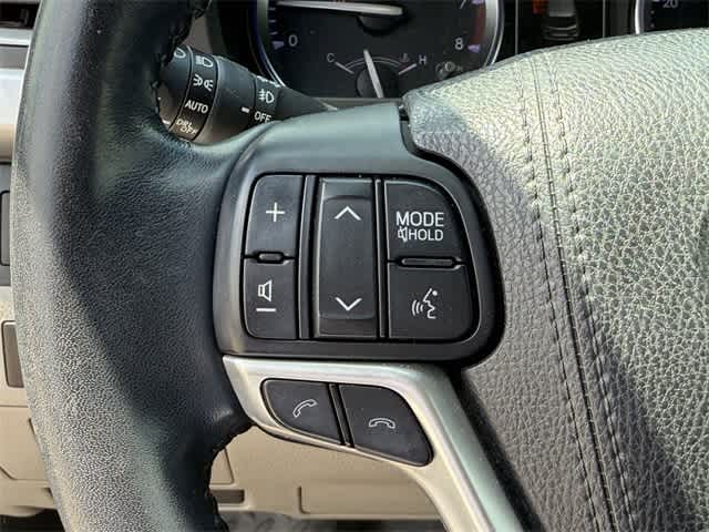 Thumbnail: 2017 Toyota Highlander - 21