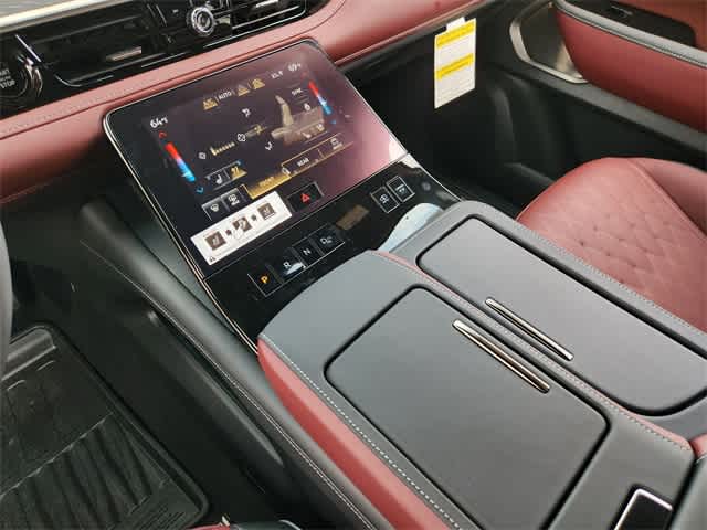 Thumbnail: 2026 INFINITI QX80 - 17