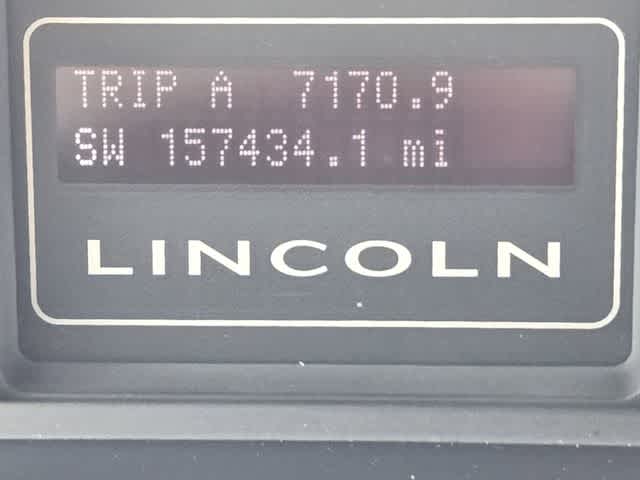 Thumbnail: 2011 Lincoln Navigator - 17