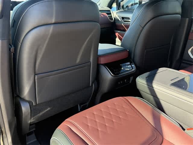 Thumbnail: 2026 INFINITI QX80 - 16