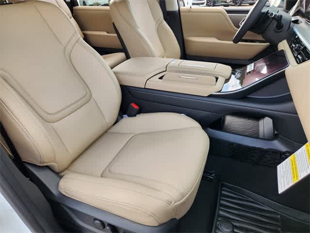 Thumbnail: 2026 INFINITI QX80 - 14