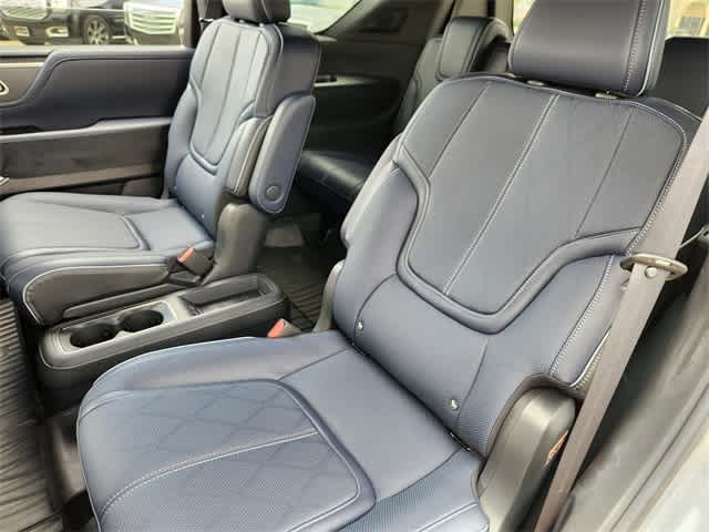 Thumbnail: 2026 INFINITI QX80 - 13