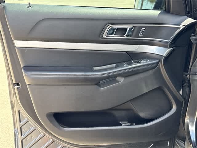 Thumbnail: 2017 Ford Explorer - 8