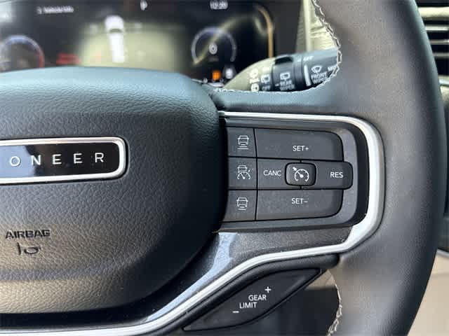 Thumbnail: 2023 Jeep Wagoneer - 21