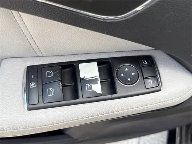 Thumbnail: 2010 Mercedes-Benz E-Class - 9