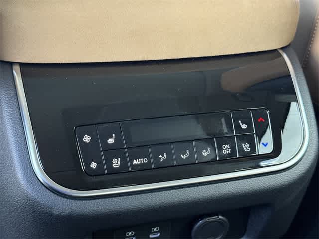 Thumbnail: 2026 INFINITI QX80 - 21