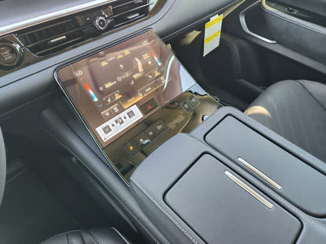 Thumbnail: 2026 INFINITI QX80 - 17