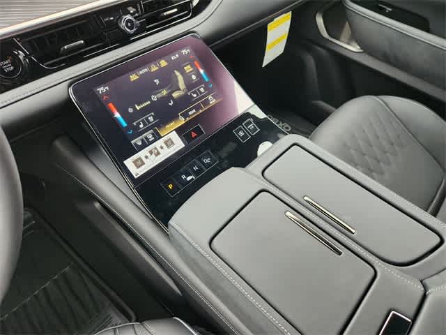 Thumbnail: 2026 INFINITI QX80 - 17