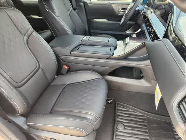Thumbnail: 2026 INFINITI QX80 - 15