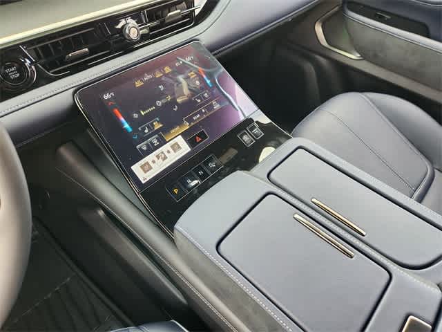 Thumbnail: 2026 INFINITI QX80 - 17