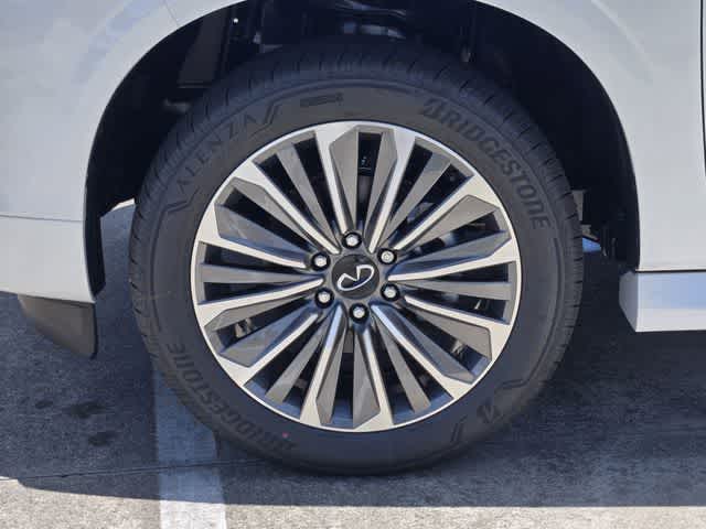 Thumbnail: 2026 INFINITI QX80 - 8