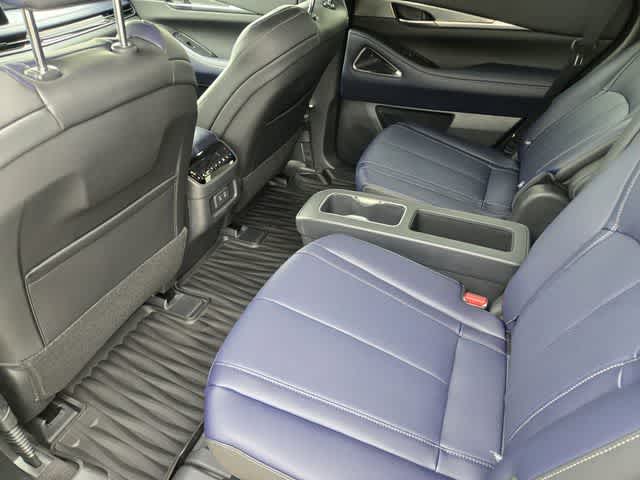 Thumbnail: 2027 INFINITI QX60 - 11