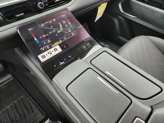 Thumbnail: 2026 INFINITI QX80 - 17