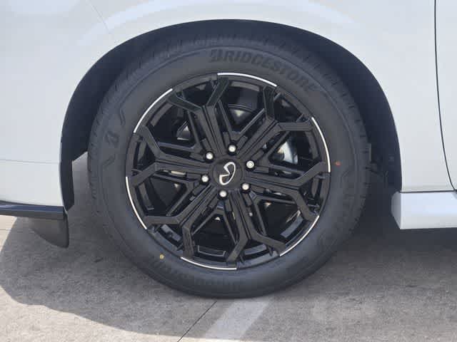 Thumbnail: 2026 INFINITI QX80 - 8
