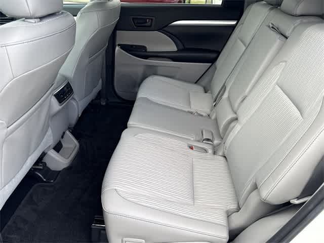 Thumbnail: 2016 Toyota Highlander - 13