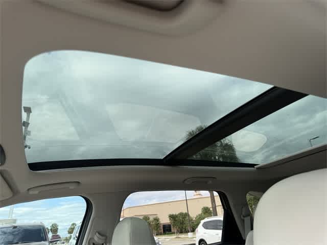 Thumbnail: 2022 Kia Sorento - 25