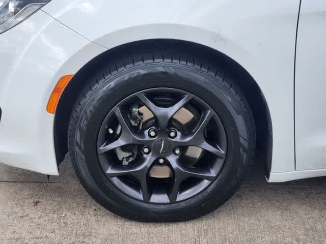 Thumbnail: 2020 Chrysler Pacifica - 8