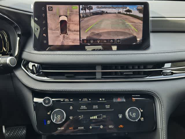 Thumbnail: 2026 INFINITI QX60 - 16