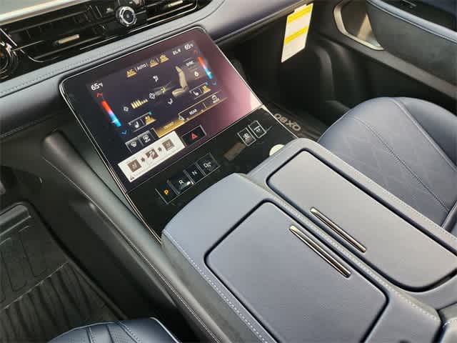 Thumbnail: 2026 INFINITI QX80 - 17