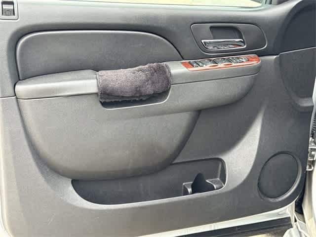 Thumbnail: 2013 Chevrolet Tahoe - 8