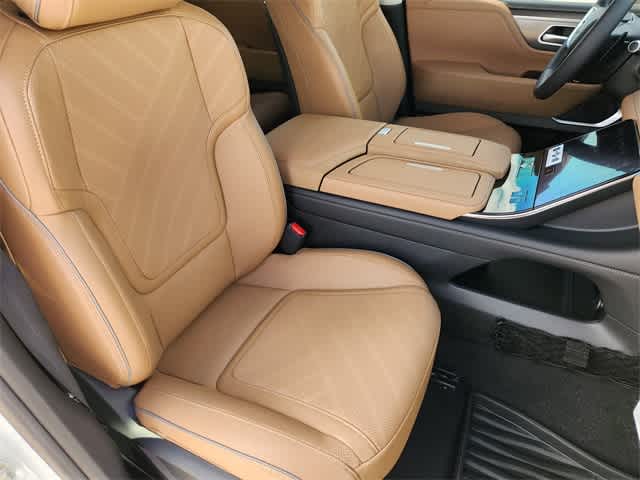 Thumbnail: 2026 INFINITI QX80 - 14