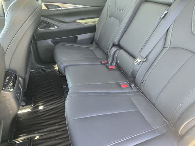 Thumbnail: 2026 INFINITI QX60 - 13