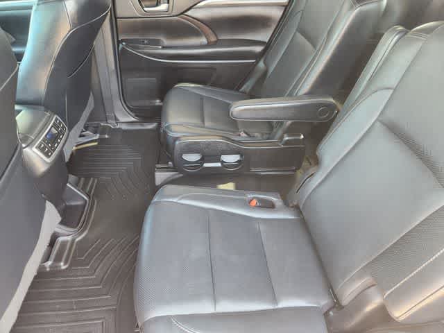 Thumbnail: 2017 Toyota Highlander - 14