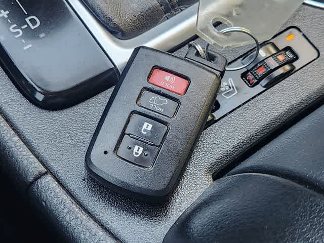 Thumbnail: 2017 Toyota Highlander - 21