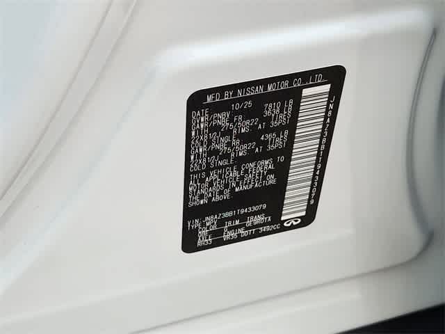 Thumbnail: 2026 INFINITI QX80 - 21