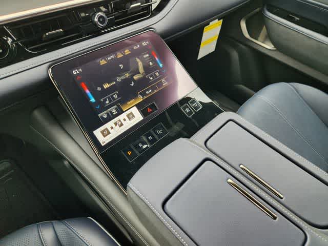 Thumbnail: 2026 INFINITI QX80 - 17