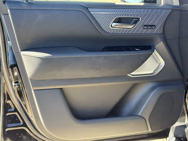 Thumbnail: 2026 INFINITI QX80 - 8