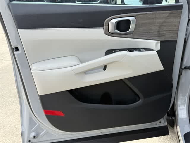 Thumbnail: 2022 Kia Sorento - 8