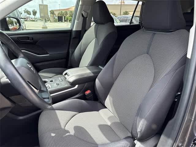 2022 Toyota Highlander LE 7