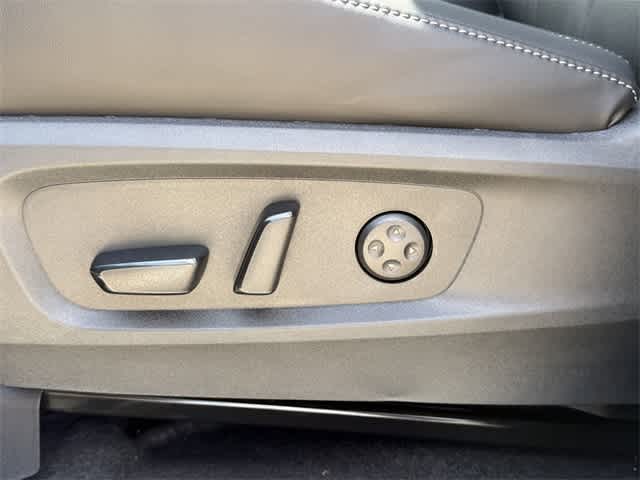 Thumbnail: 2026 INFINITI QX60 - 25