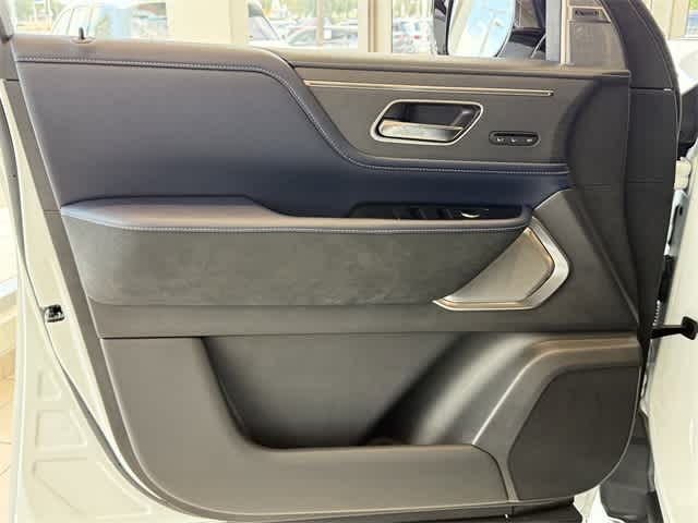 Thumbnail: 2026 INFINITI QX80 - 8