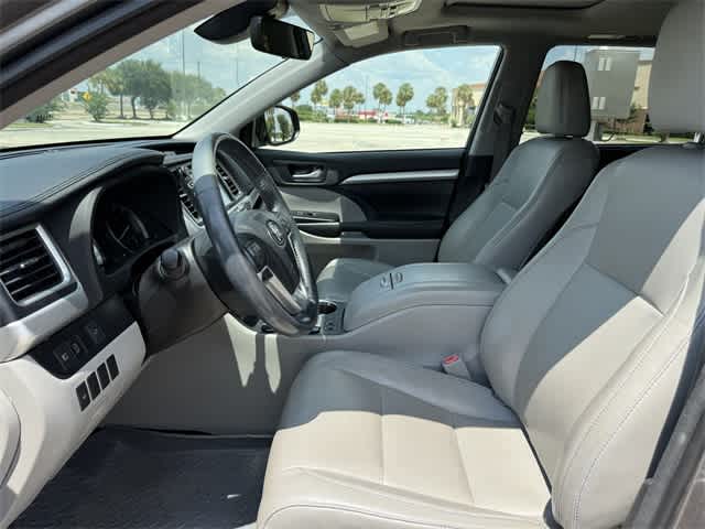 Thumbnail: 2017 Toyota Highlander - 11