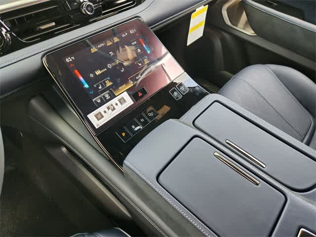 Thumbnail: 2026 INFINITI QX80 - 17