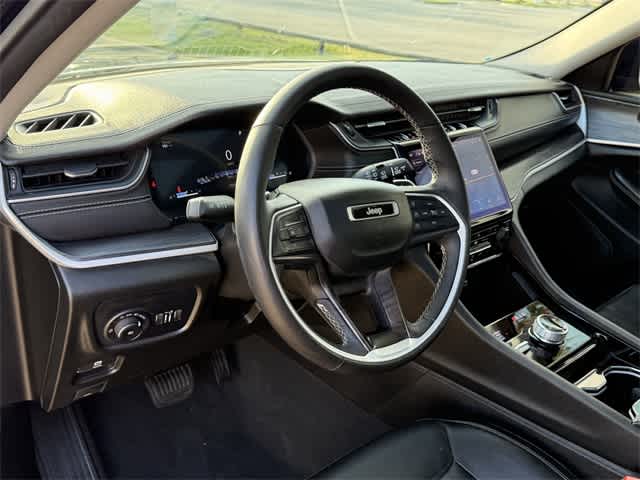 Thumbnail: 2023 Jeep Grand Cherokee - 10