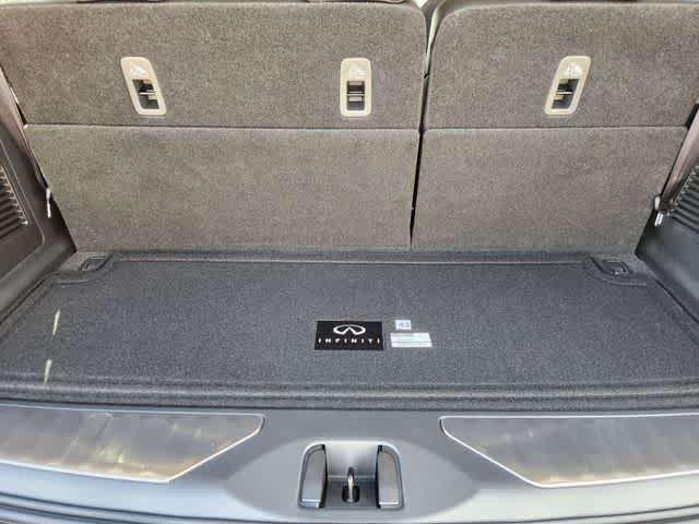 Thumbnail: 2026 INFINITI QX80 - 19