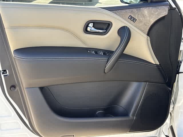 Thumbnail: 2023 INFINITI QX80 - 8