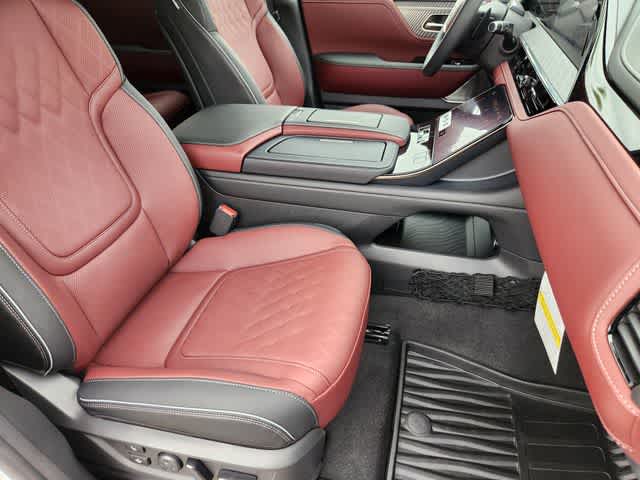 Thumbnail: 2026 INFINITI QX80 - 14