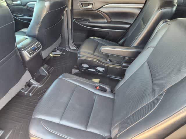 Thumbnail: 2017 Toyota Highlander - 12