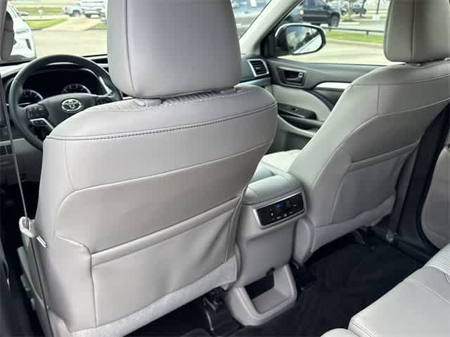 Thumbnail: 2016 Toyota Highlander - 14
