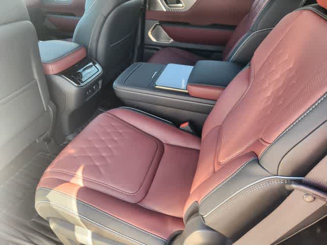 Thumbnail: 2026 INFINITI QX80 - 12