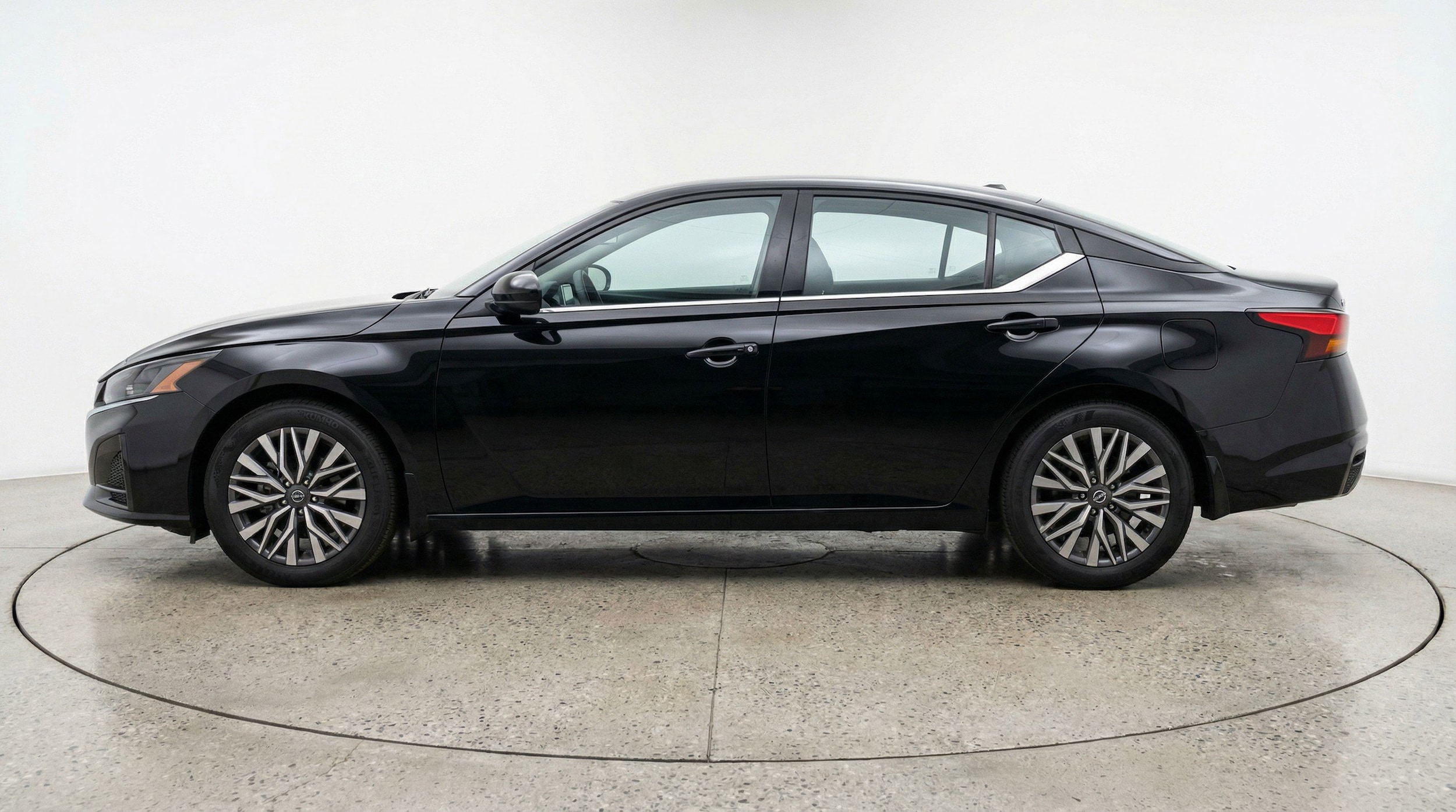 Thumbnail: 2025 Nissan Altima - 5